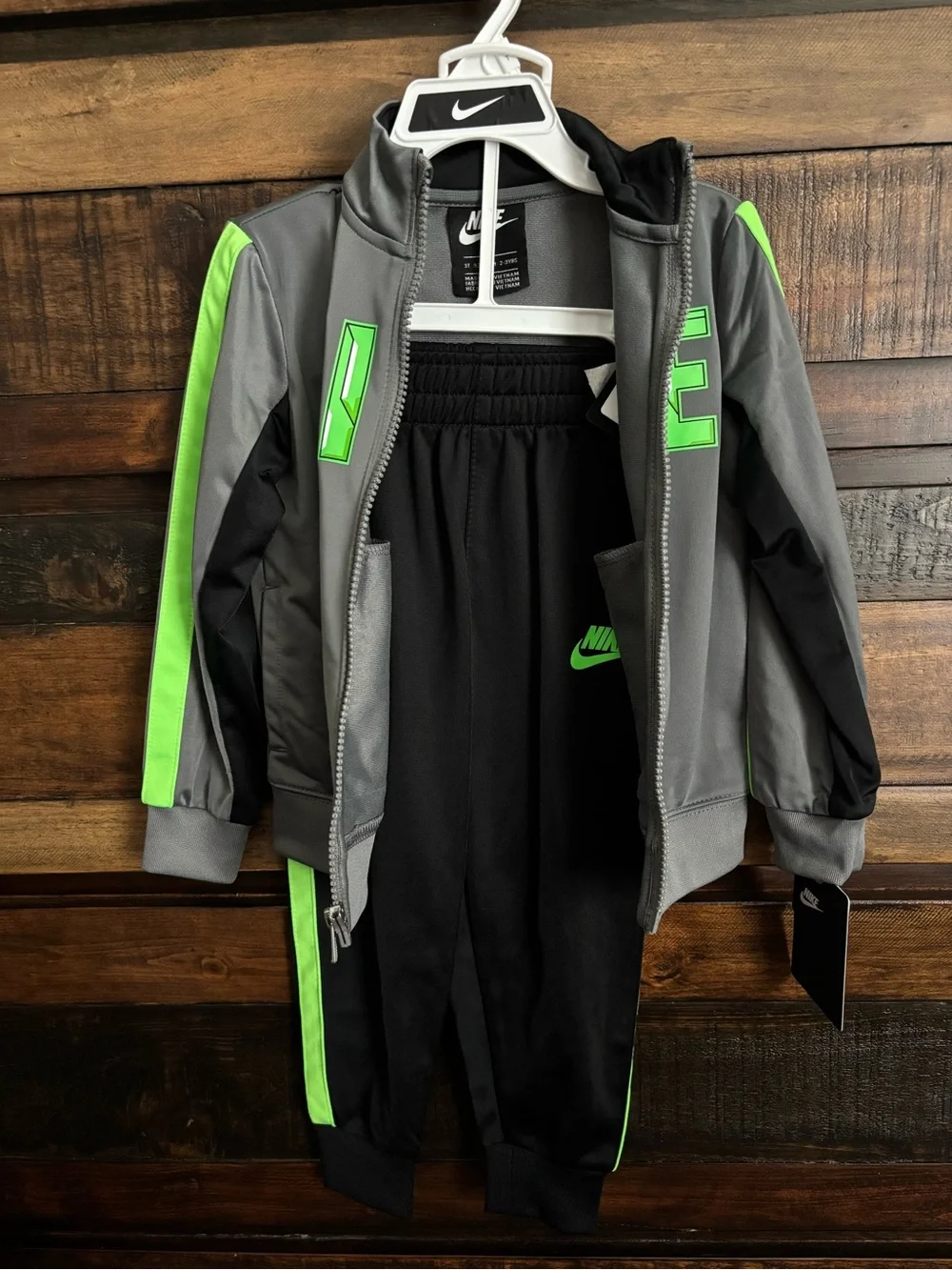 💚NWT Nike Grey & Neon Green Youth Track Jacket and Pants - Picture 3 of 3